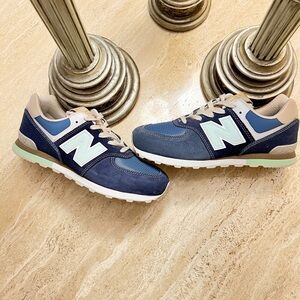 New Balance 574Navy and Cream Sneakers size 5.0